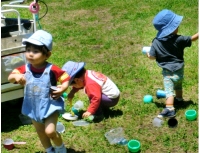 お散歩も元気に「いってきま～す」